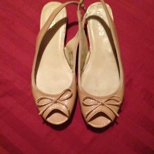Me too leather nude peep toe flats