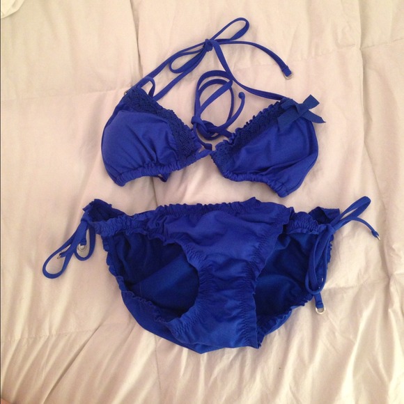 SOLD Gilly Hicks Bikini Set - Picture 2 of 4