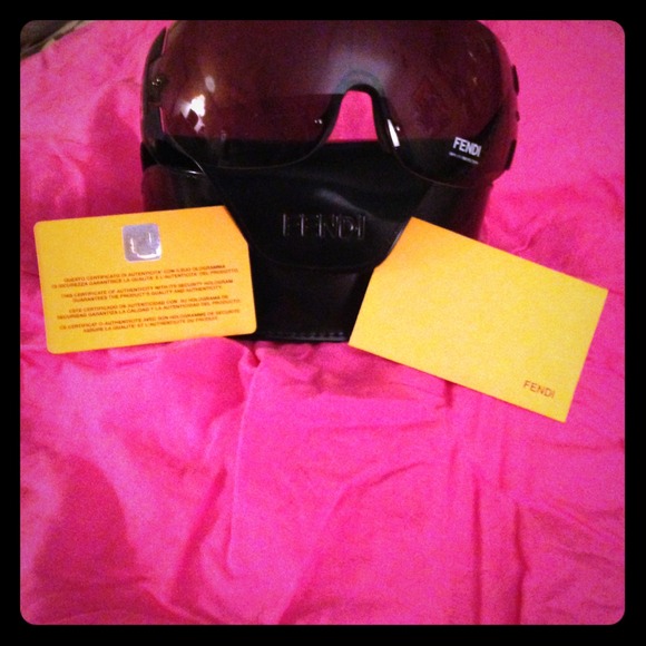 💥TRADED @sk06863 🎀Authentic FENDI Sunglasses 🎀