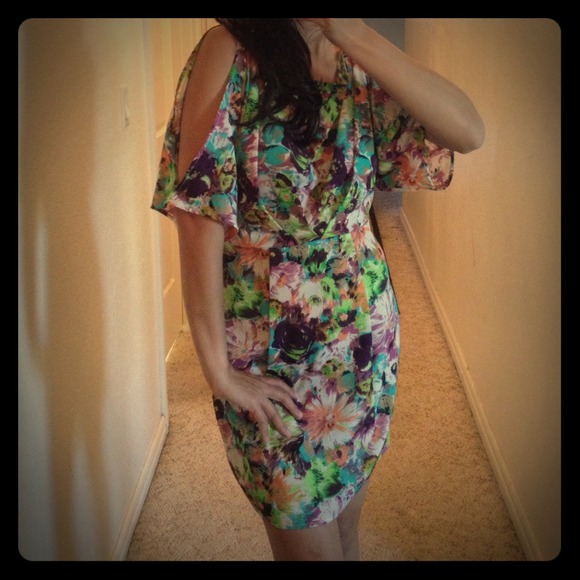 Summer flora dress with open arms