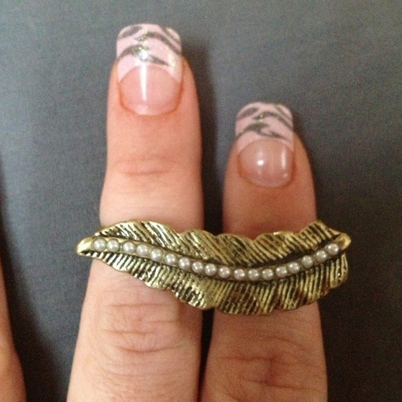 Two finger feather ring