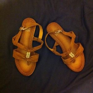 Adorable tan sandals!
