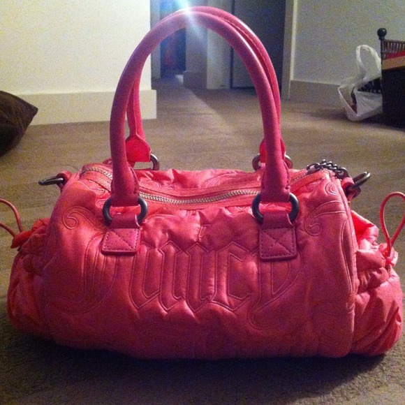 Pink Juicy Couture Handbag (w/ Strap)👜👛