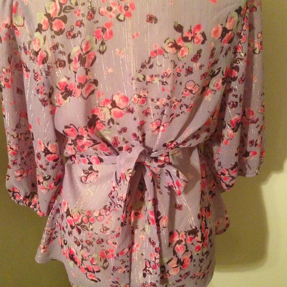 🎉HOST PICK x2🎉 Floral Blouse - Picture 4 of 4