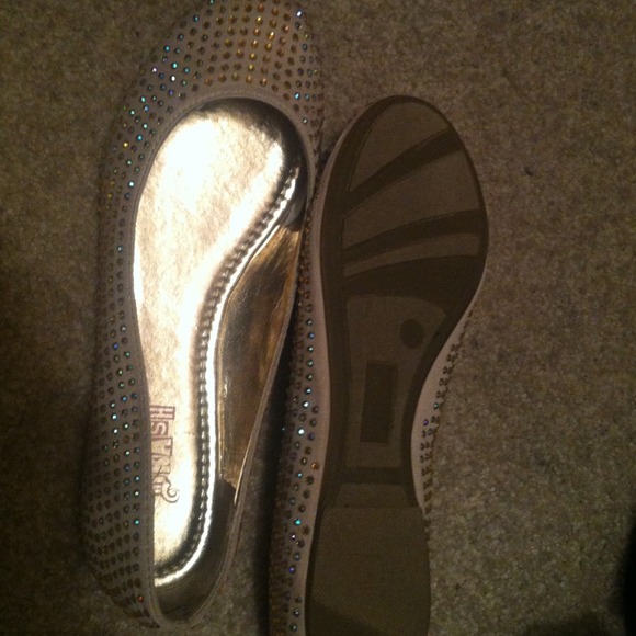 Flats-shoes