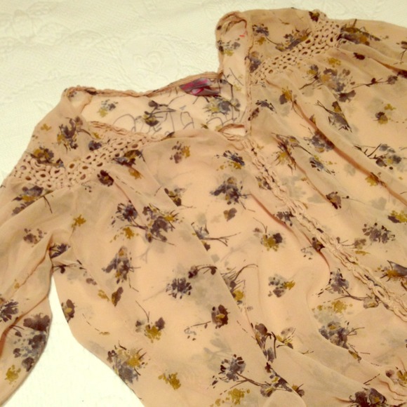 ⭐⭐sold⭐⭐Sheer floral top