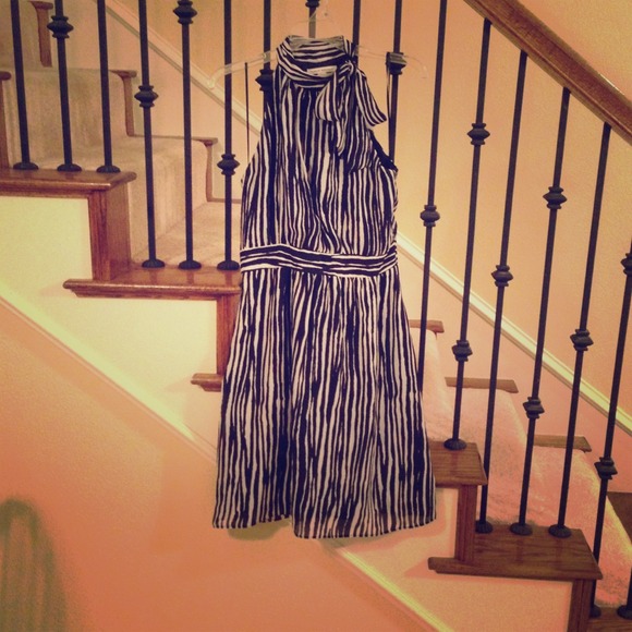 Banana Republic Super cute tie neck summer dress!