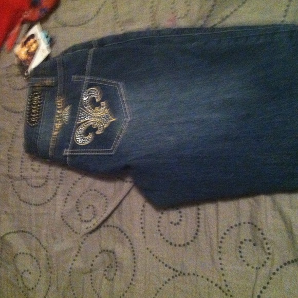 Dereon jeans - Picture 2 of 3