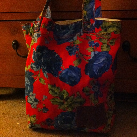 Abercrombie & Fitch Handbags - Abercrombie & Fitch Red Floral Tote Bag