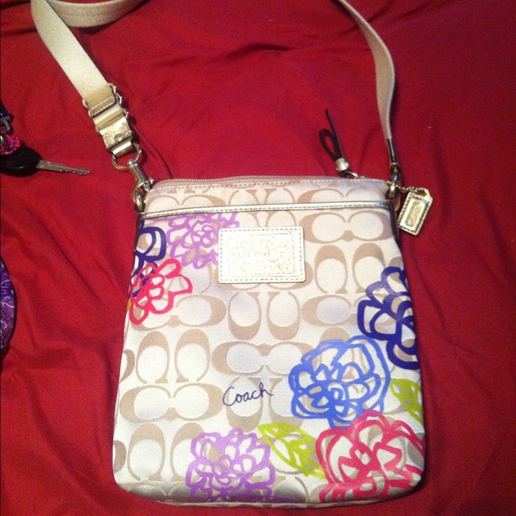 Cross body daisy appliqué coach