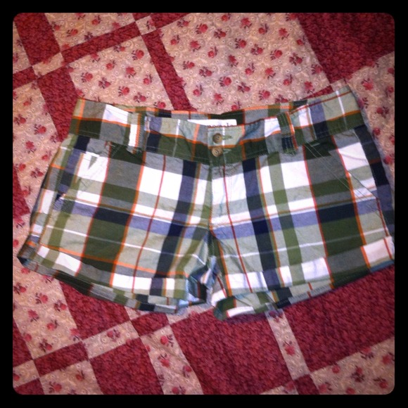 Aeropostale stretch shorts size 6 😉never worn!