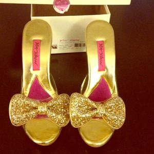 Betsy Johnson glitter bows!