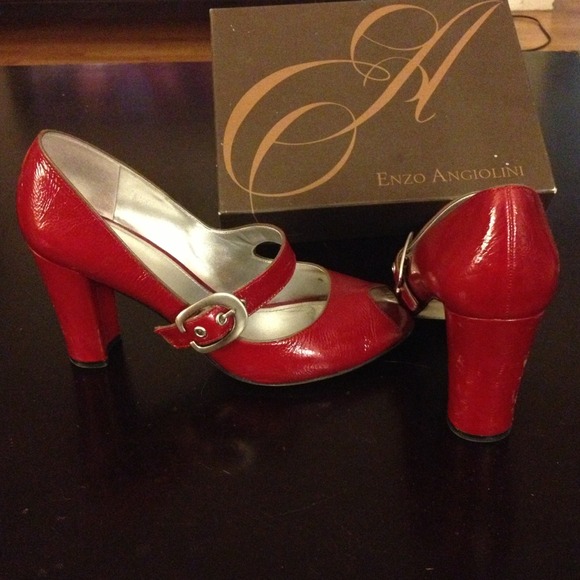 Red high heels! - Picture 2 of 4