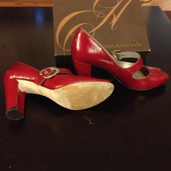 Red high heels! - Picture 3 of 4