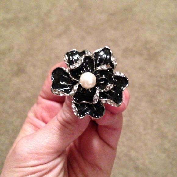 Black flower ring