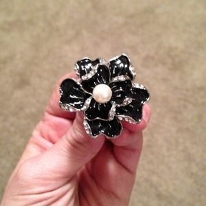 Black flower ring