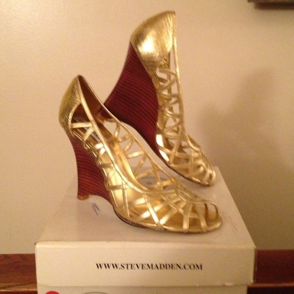 Gold Steve Madden wedges