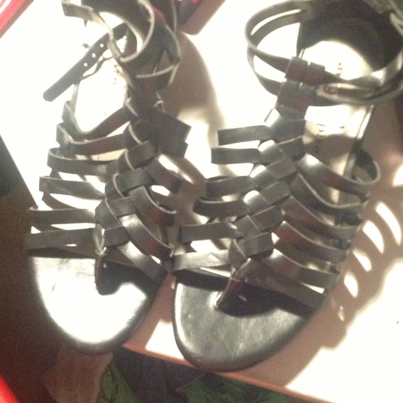 Apostrophe gladiator sandals black leather