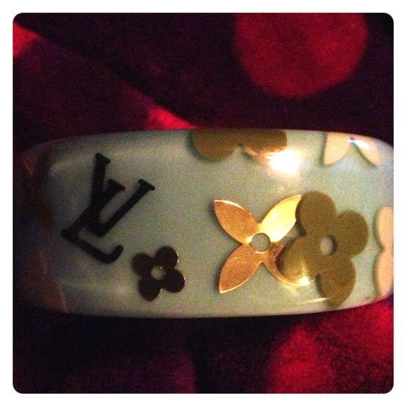 ITS A STEAL!! LOUIS VUITTON TEAL ILLUSION BRACLET