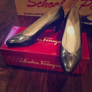 Vintage Ferragamo size 6B