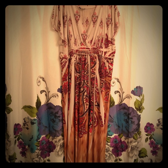 Floor length patterned dress!🌺