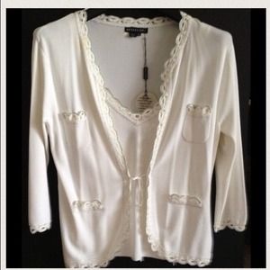 🅾⬇️Reduced ⬇️🅾2 piece White&Silver knit Jacket
