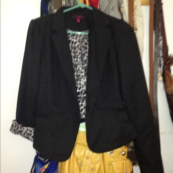 Traded!! ❌❌❌Black blazer with cheetah inside. New!