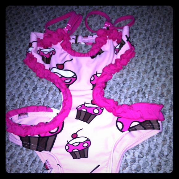 Kids size 4 bathing suit