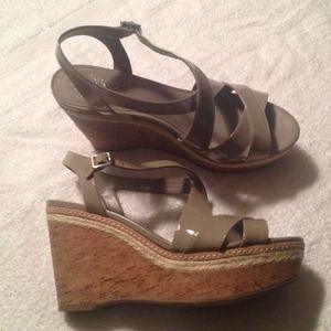 🔒Grey Vince Camuto wedges🔒on hold