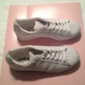 🔒FOR KAY RENEE 🔒White Adidas shell toe shoes