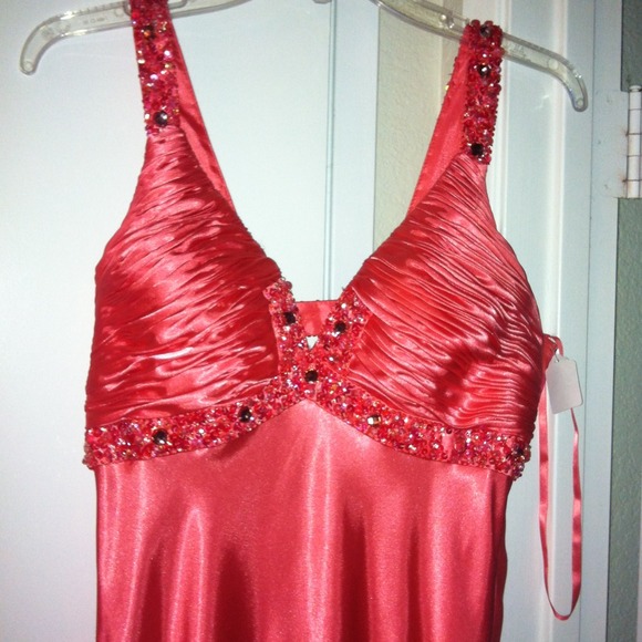 ✂REDUCED✂ Dave & Johnny salmon prom dress size 5/6