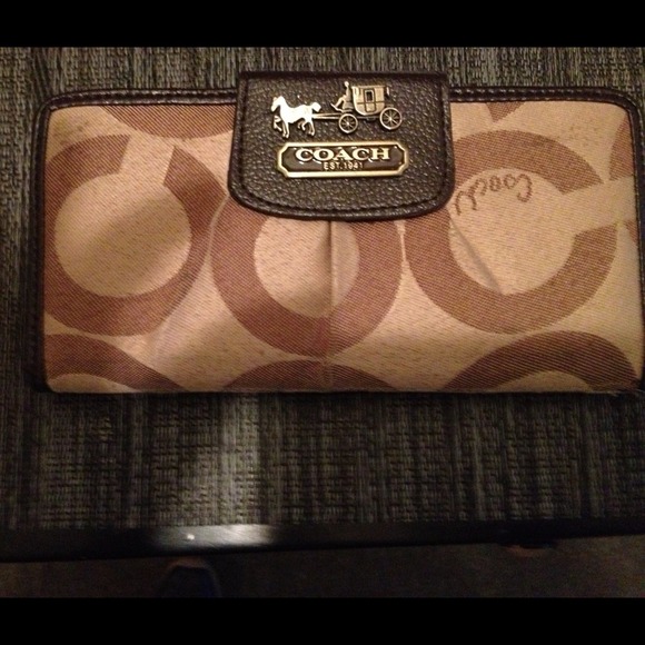 Coach signature opt art c wallet.