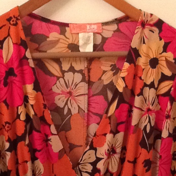 SOLD-Vintage floral bat sleeve dress - Picture 2 of 3