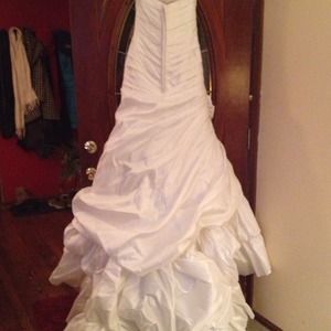 Modeca Enzoani Wedding Gown. Size 6