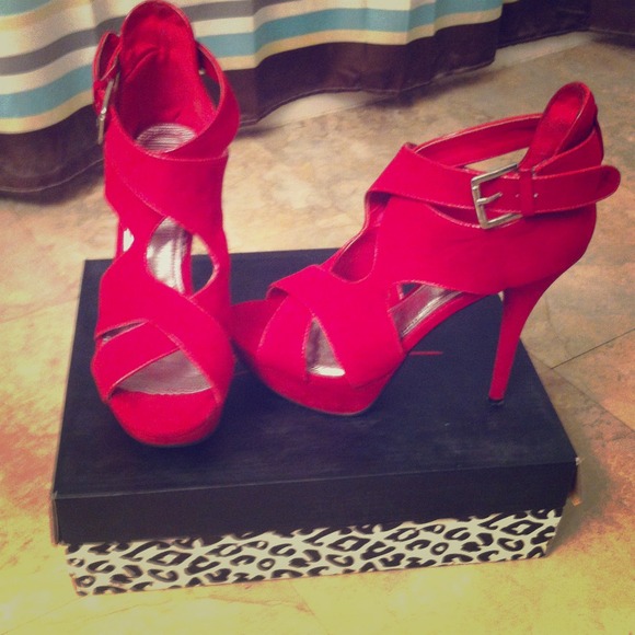 Gorgeous party red shoes, perfect for a club night