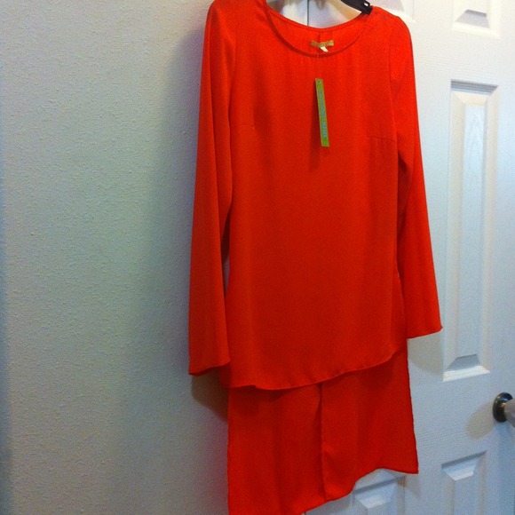 Cute Gianni Bini coral high-low tunic.