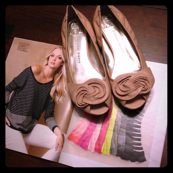 Sold- Nude pink floral peep toe flats