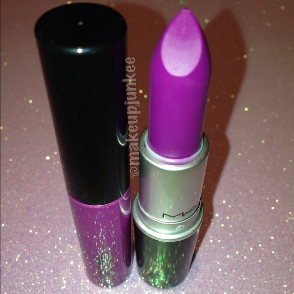 💕💕SOLD💕💕 MAC Heroine lipstick