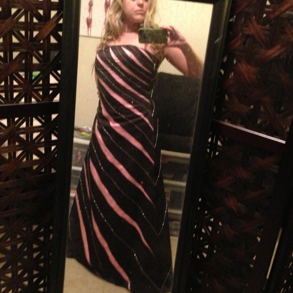 Dresses & Skirts - BEAUTIFUL black/pink beaded evening/prom dress