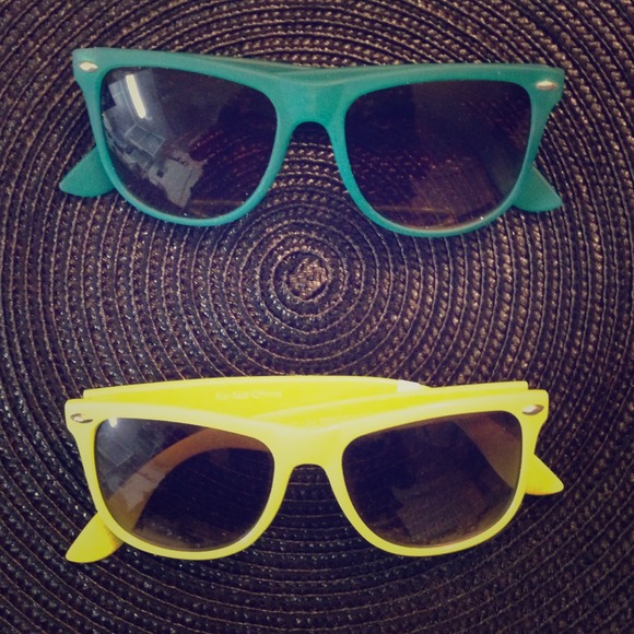 💢SOLDinBUNDLE💢Urban Outfitters Sunnies [bundled]