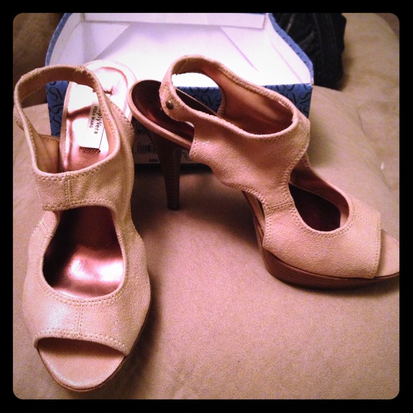 Vera Wang Open Toe shoes