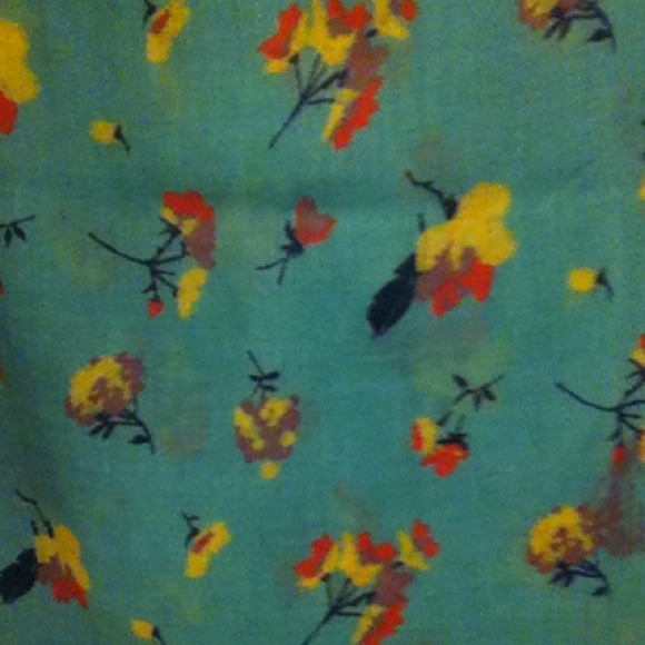 Spring time scarf - Picture 3 of 3