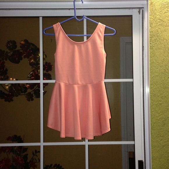 ⭕REDUCED⭕ High-Low Peplum Top - Picture 2 of 3