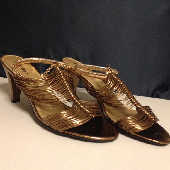 Rich copper/gold sandal with heel