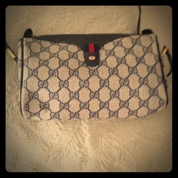 Sold!!! Authentic vintage gucci cross bag