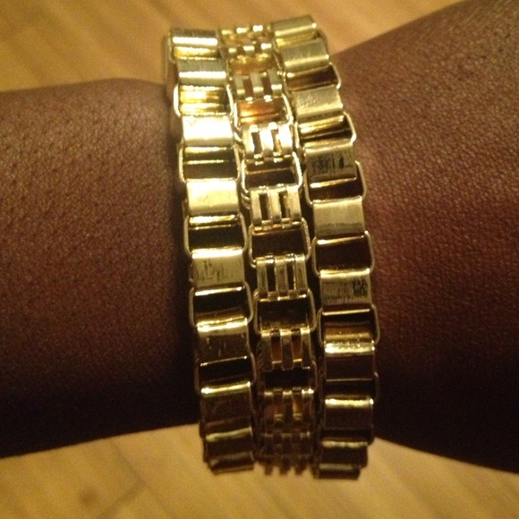 Gold Chained - Picture 2 of 4