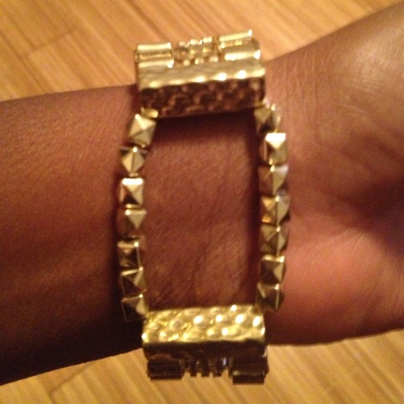 Gold Chained - Picture 3 of 4