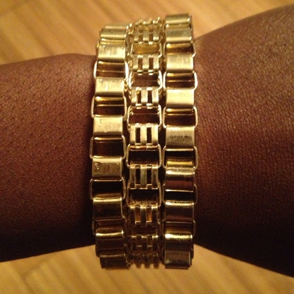 Gold Chained - Picture 4 of 4