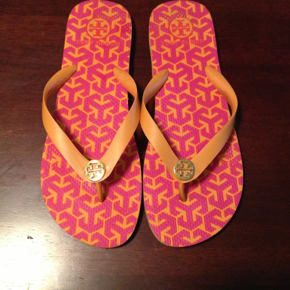 ⭕⭕sold!!⭕⭕Authentic Tory Burch flip flop sandals!!