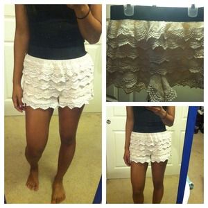 ⛔Reserved for @kaymoffitt⛔Ruffle crochet shorts